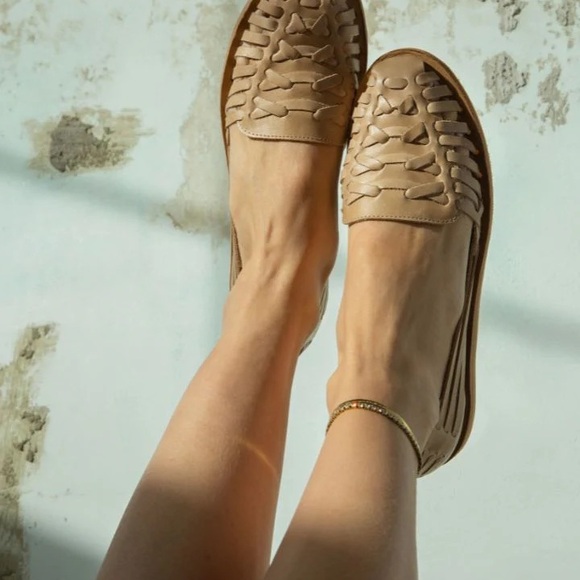 Nisolo Shoes - Nisolo Women's Huarache Sandal in Almond Size 6
